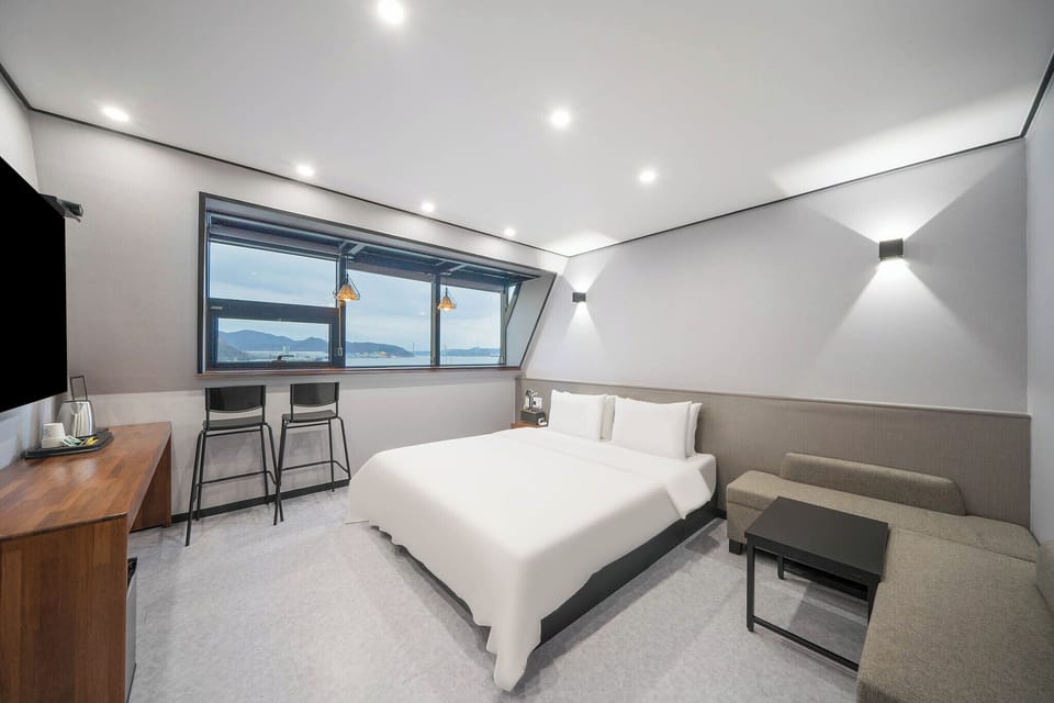 Triple (2 rooms), Ocean View | Premium bedding, individually decorated, free WiFi, bed sheets