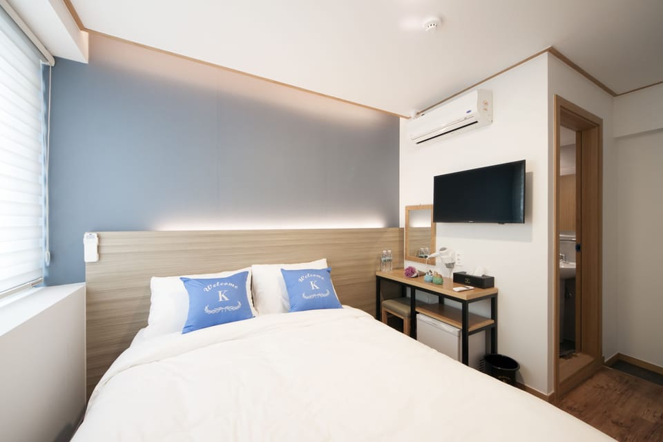 In-room safe, desk, soundproofing, free WiFi