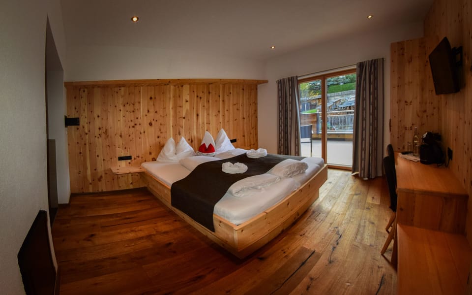 Deluxe Double Room, Terrace, Mountain View | Premium bedding, memory foam beds, in-room safe, individually decorated