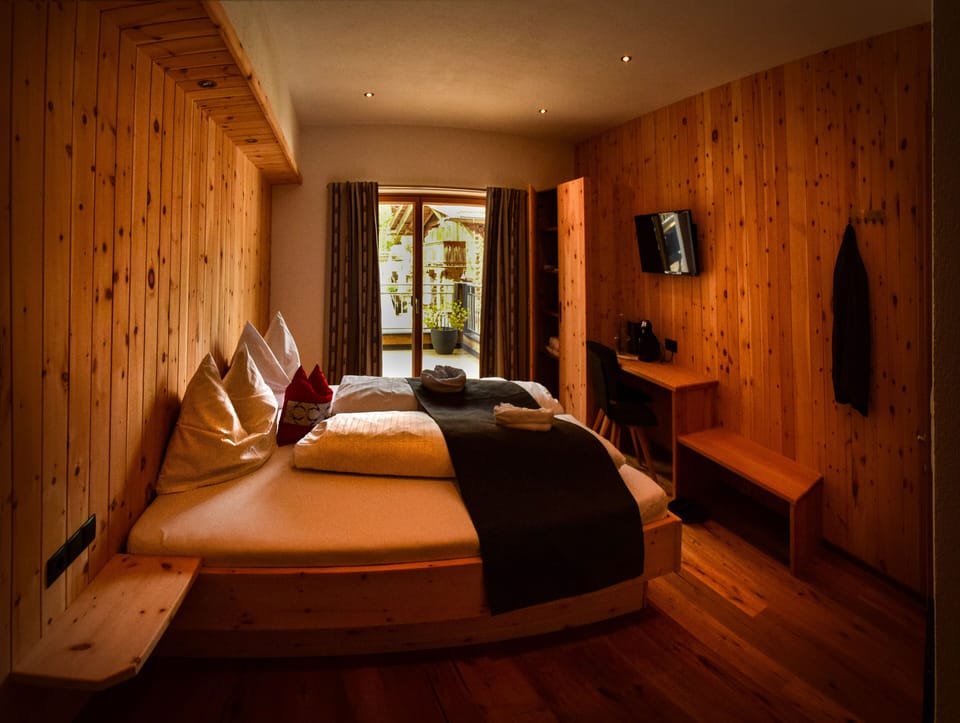 Deluxe Double Room, Terrace, Mountain View | Premium bedding, memory foam beds, in-room safe, individually decorated