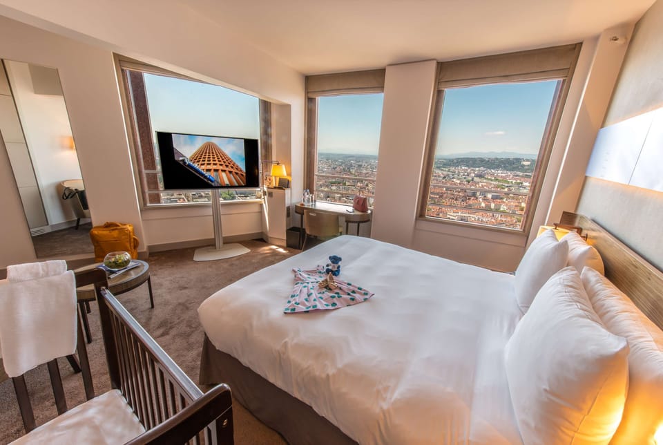 Junior Suite (Panoramic View) | Hypo-allergenic bedding, minibar, desk, blackout drapes