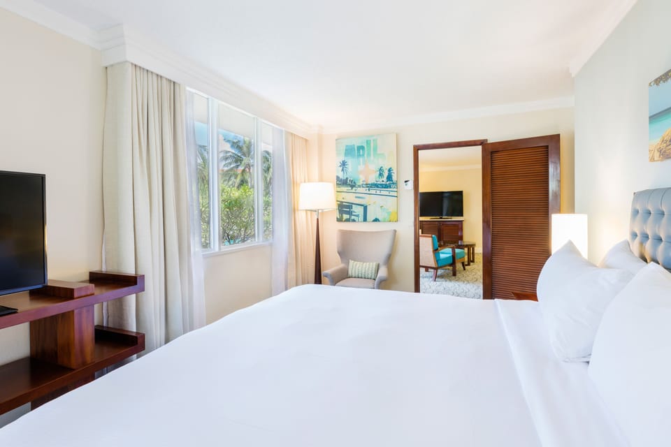 Suite, 1 King Bed, Balcony (Bonaire Suite, Project View) | Premium bedding, in-room safe, blackout drapes, iron/ironing board