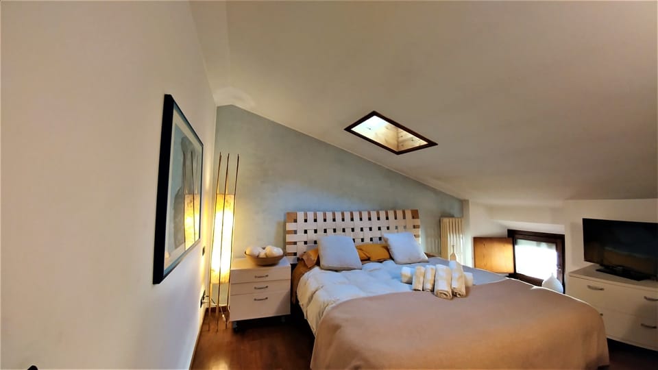 Double Room, Shared Bathroom | Premium bedding, iron/ironing board, free WiFi, bed sheets