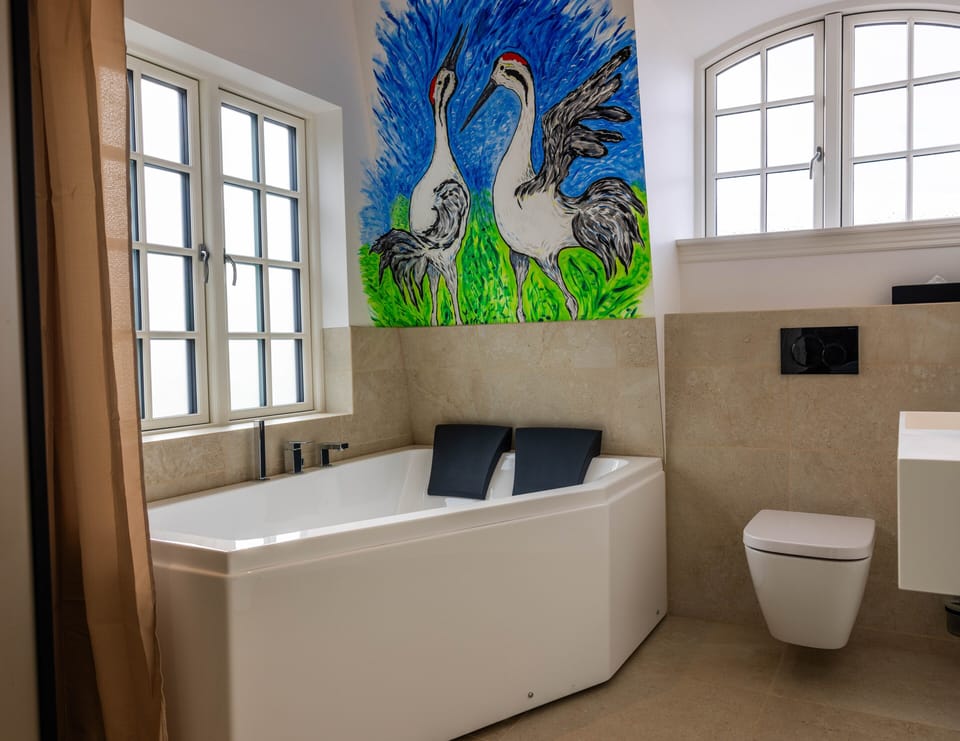 Deluxe Room, 1 King Bed, Non Smoking | Bathroom | Hair dryer, towels, soap, toilet paper