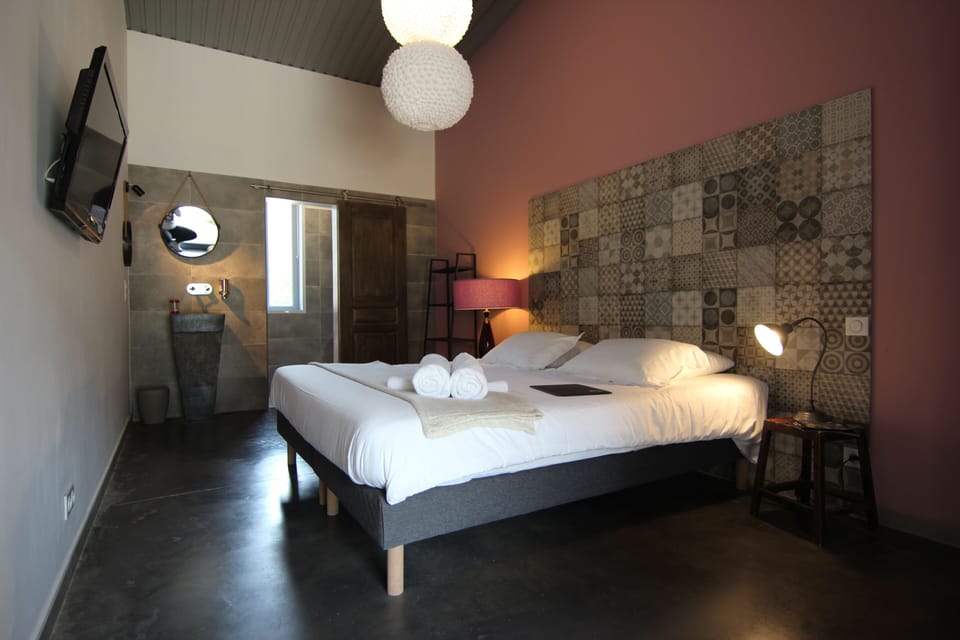Comfort Double Room | 1 bedroom, blackout drapes, individually decorated