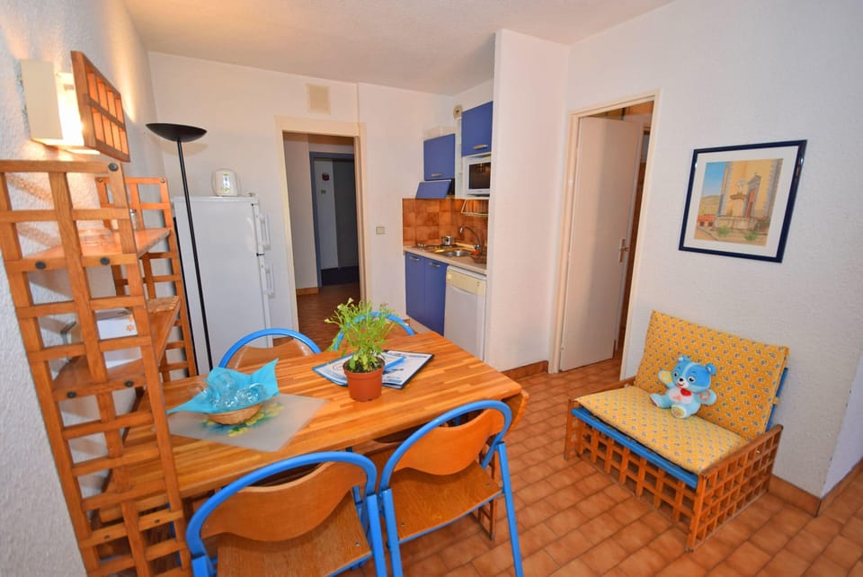 Studio | In-room dining