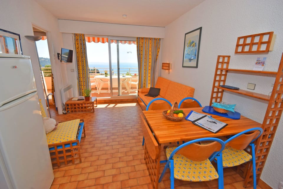 Apartment, 1 Bedroom | In-room dining