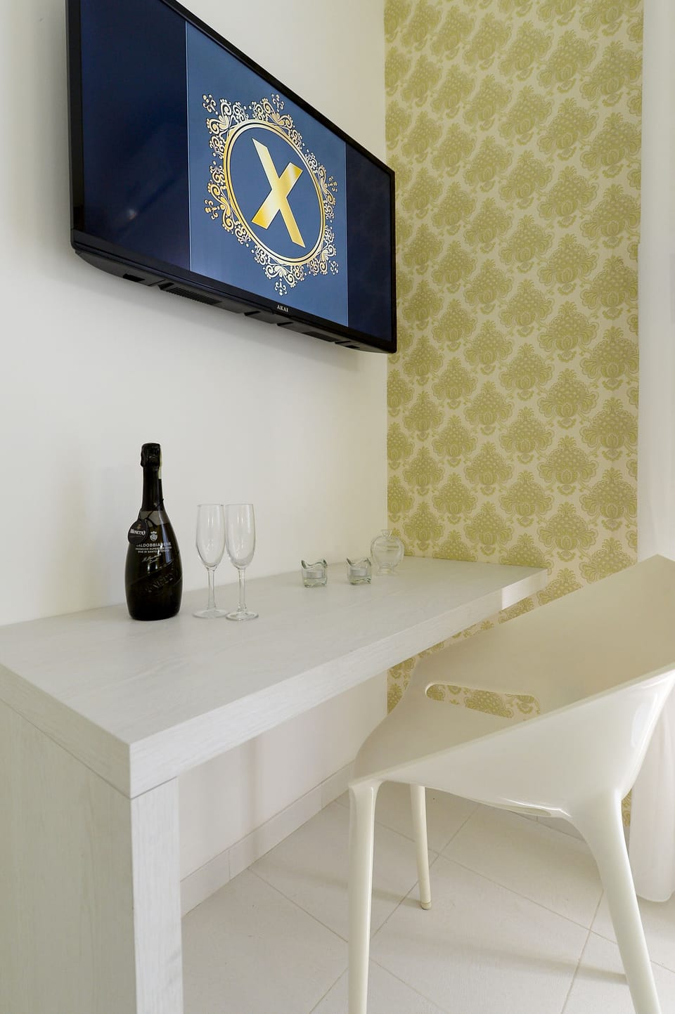 Basic Studio Suite | Minibar, desk, blackout drapes, soundproofing