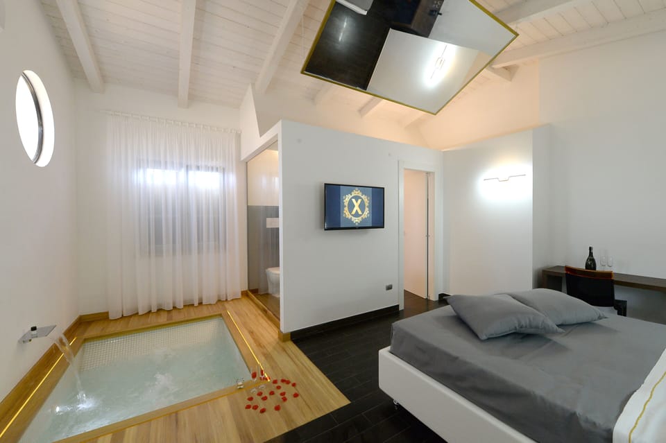 Superior Suite, Bathtub | Minibar, desk, blackout drapes, soundproofing