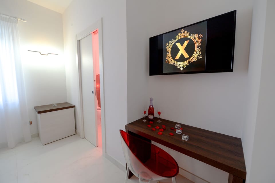 Standard Double Room | Minibar, desk, blackout drapes, soundproofing