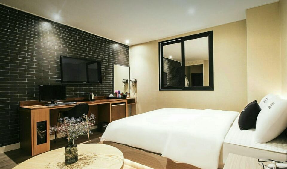 Deluxe Room (A, Breakfast unavailable) | Premium bedding, down comforters, Tempur-Pedic beds, free rollaway beds