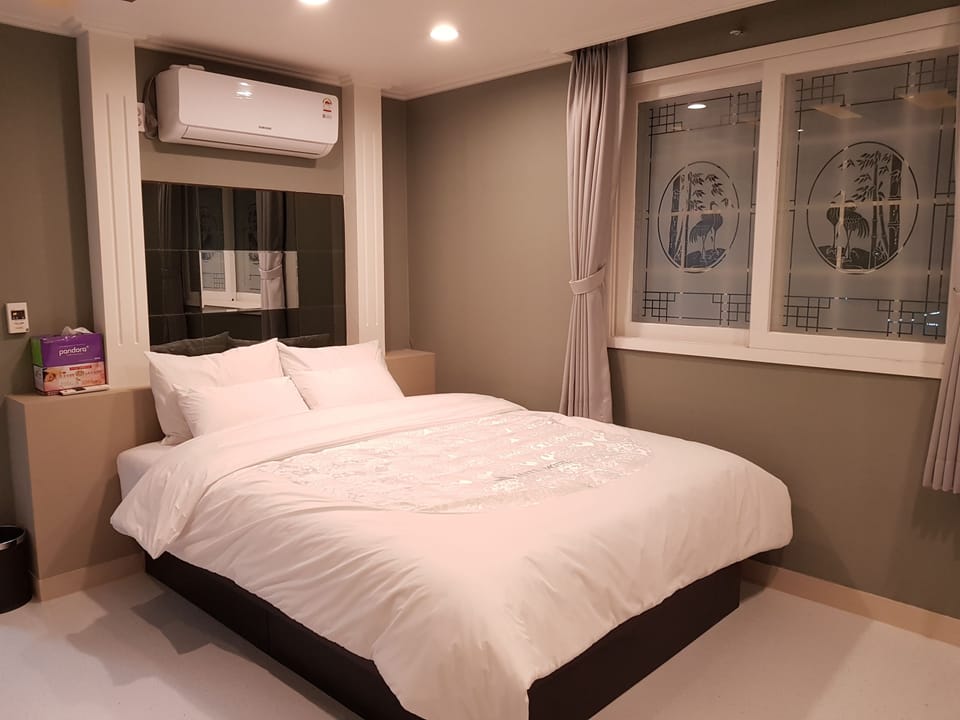 Standard Room | Desk, free WiFi, bed sheets