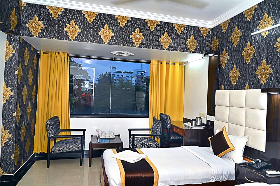 A/C Executive Room | In-room safe, soundproofing, iron/ironing board, rollaway beds