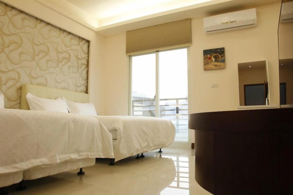 Deluxe Quadruple Room | Desk, blackout drapes, rollaway beds, free WiFi