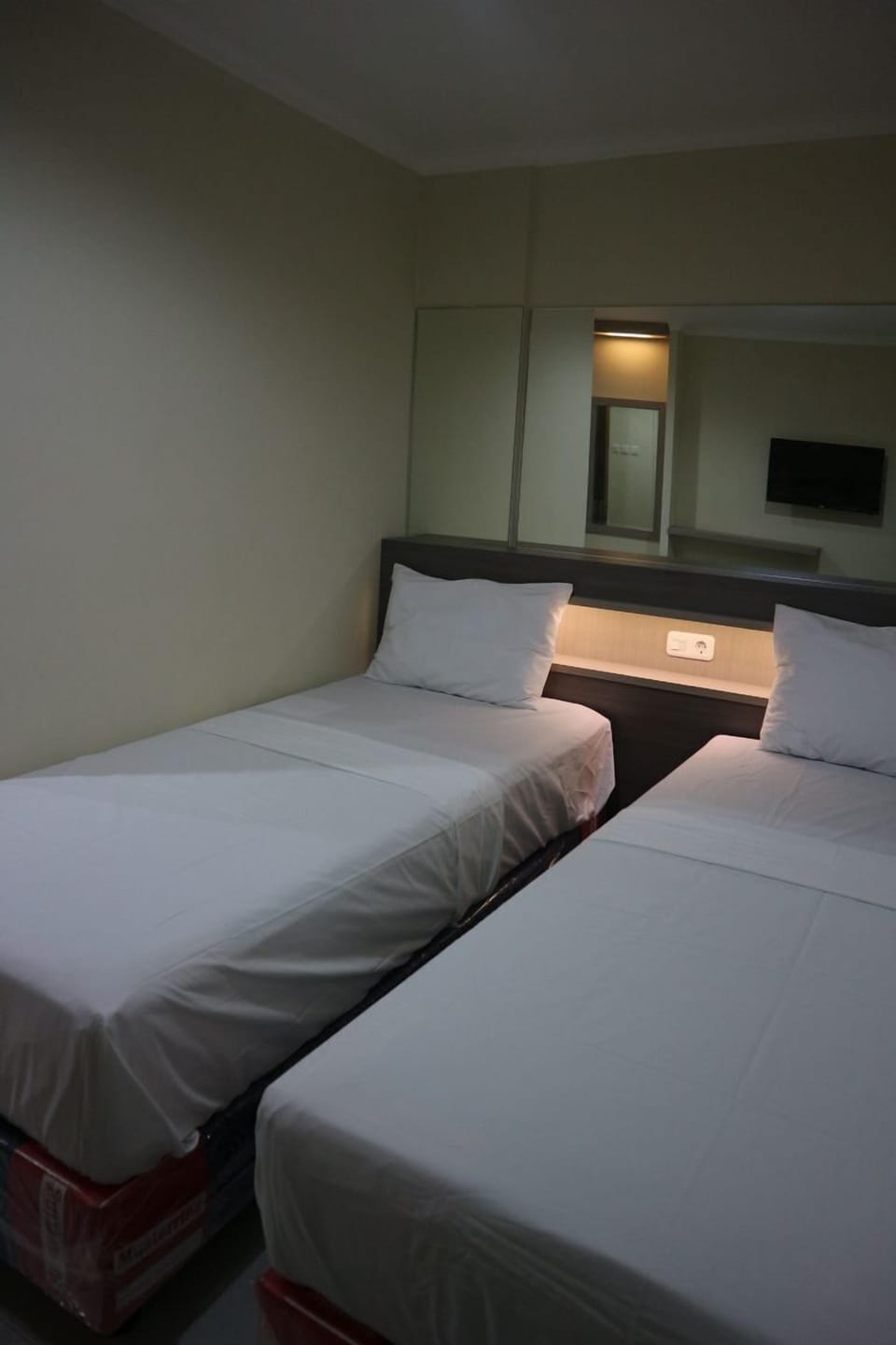 Twin Room | Desk, laptop workspace, free WiFi