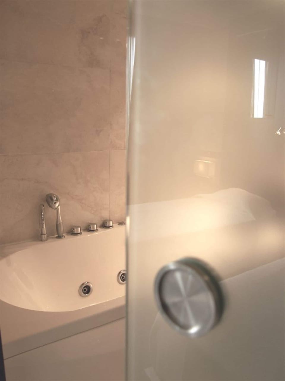 Shower, rainfall showerhead, free toiletries, hair dryer