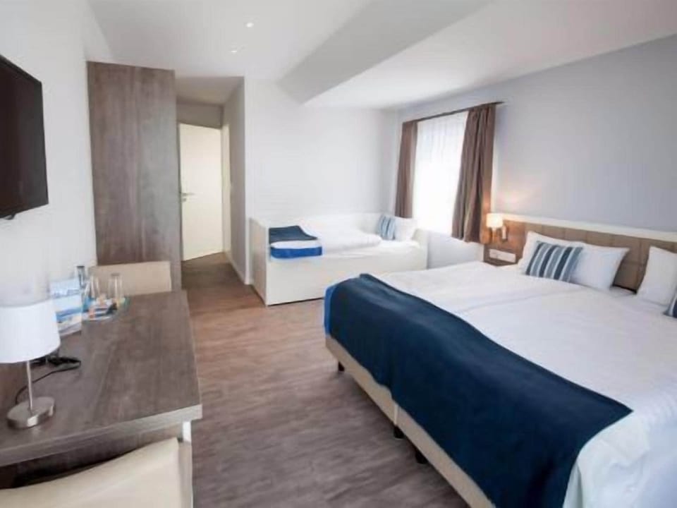 Double Room, Balcony, Garden View | In-room safe, desk, soundproofing, free cribs/infant beds