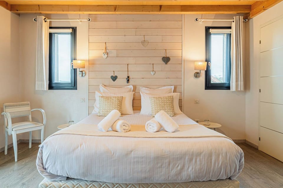 Design Double Room (Fleur de Peuplier) | Premium bedding, in-room safe, individually decorated