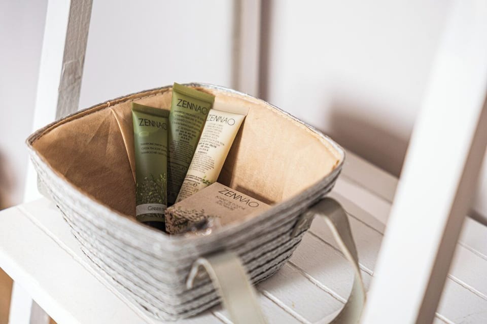 Design Double Room (Fleur de Peuplier) | Bathroom | Eco-friendly toiletries, hair dryer, bathrobes, towels