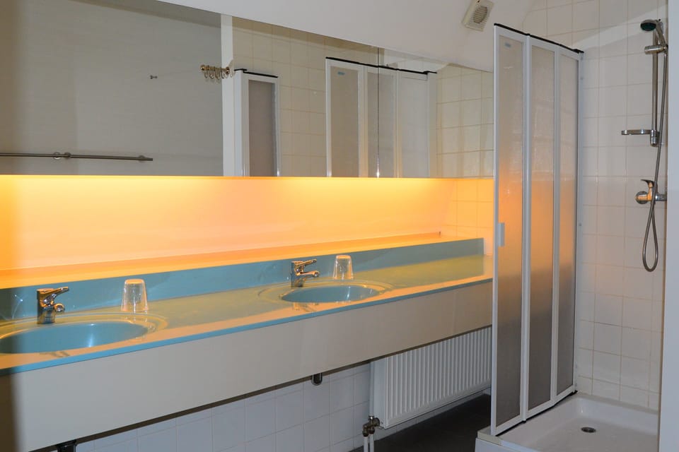 Apartment, 3 Bedrooms, Terrace | Bathroom | Shower, free toiletries, towels
