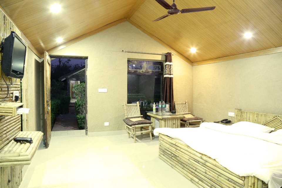 Luxury Cottage (Garden Side) | Living area | TV