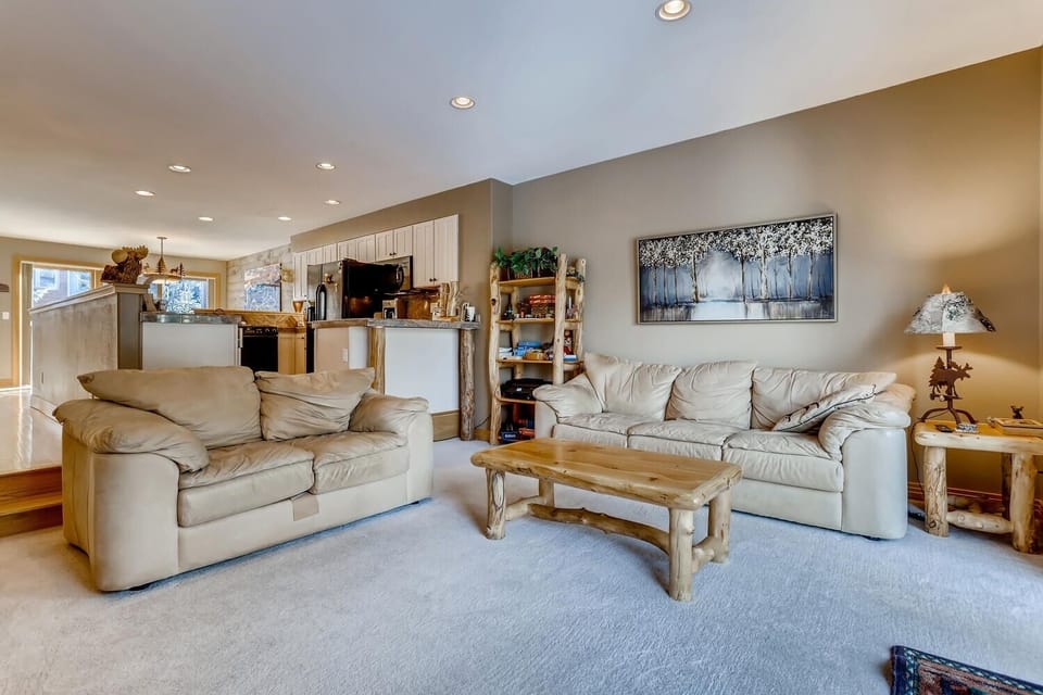 Townhome, 3 Bedrooms | Living area