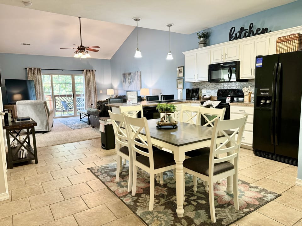 Condo, 3 Bedrooms | Interior