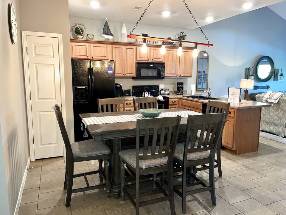 Condo, 3 Bedrooms | Dining