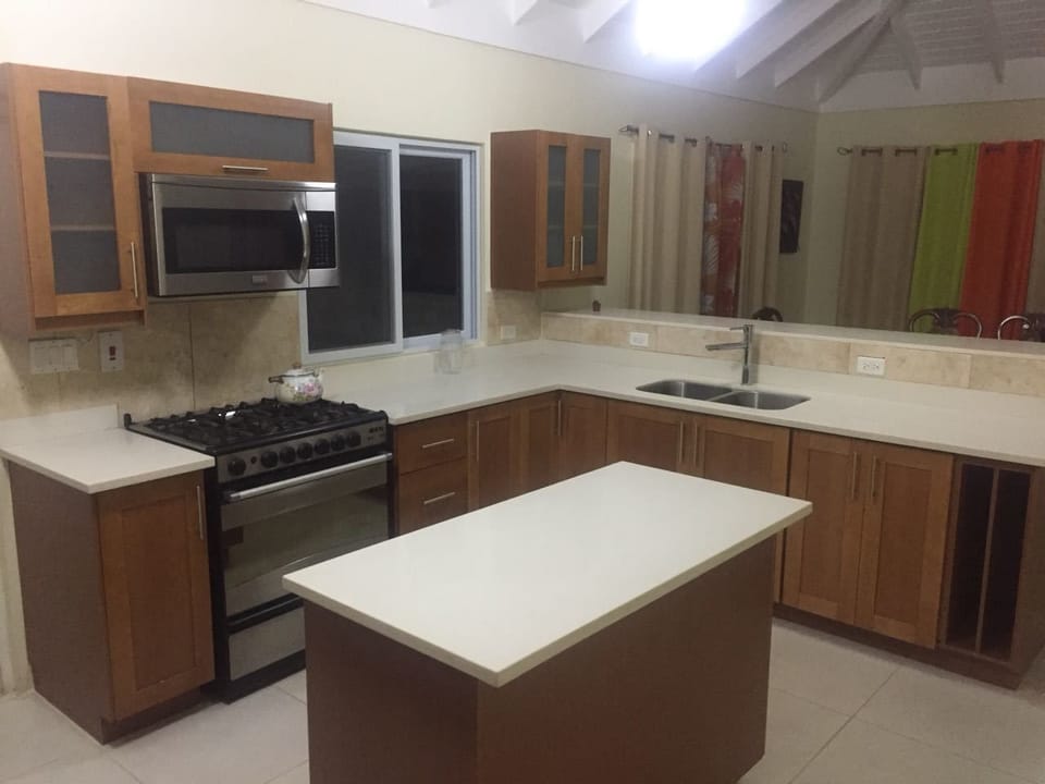Exclusive Villa, 3 Bedrooms, 2 Bathrooms, Mountain View | Private kitchen | Coffee/tea maker, full-size fridge, microwave, oven