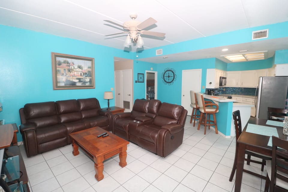 Premium Condo, Multiple Beds, Kitchen, Pool View | Living room | Flat-screen TV