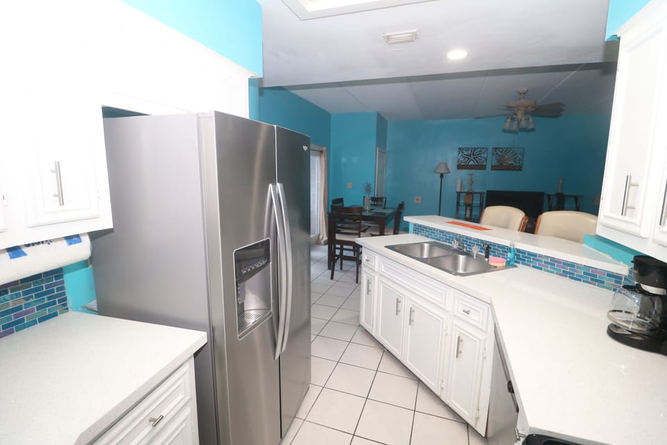 Premium Condo, Multiple Beds, Kitchen, Pool View | Private kitchen | Full-size fridge, microwave, oven, stovetop