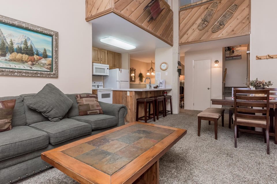 Condo, 2 Bedrooms (Crestview #46 Bldg. B) | 3 bedrooms, iron/ironing board, free WiFi, bed sheets