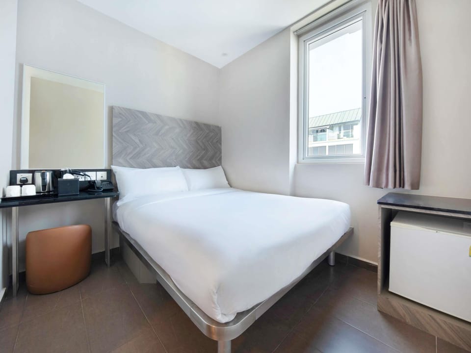 Deluxe Double Room, 1 Double Bed | Desk, iron/ironing board (on request), WiFi (free), bed sheets