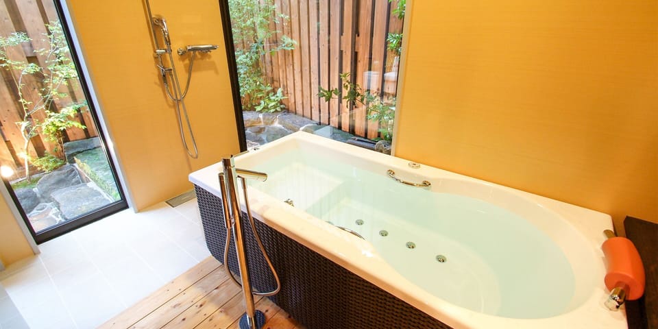 Rainfall showerhead, free toiletries, hair dryer, bathrobes