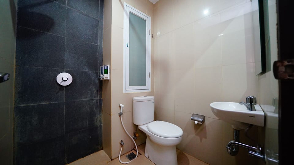 Shower, free toiletries, slippers, towels