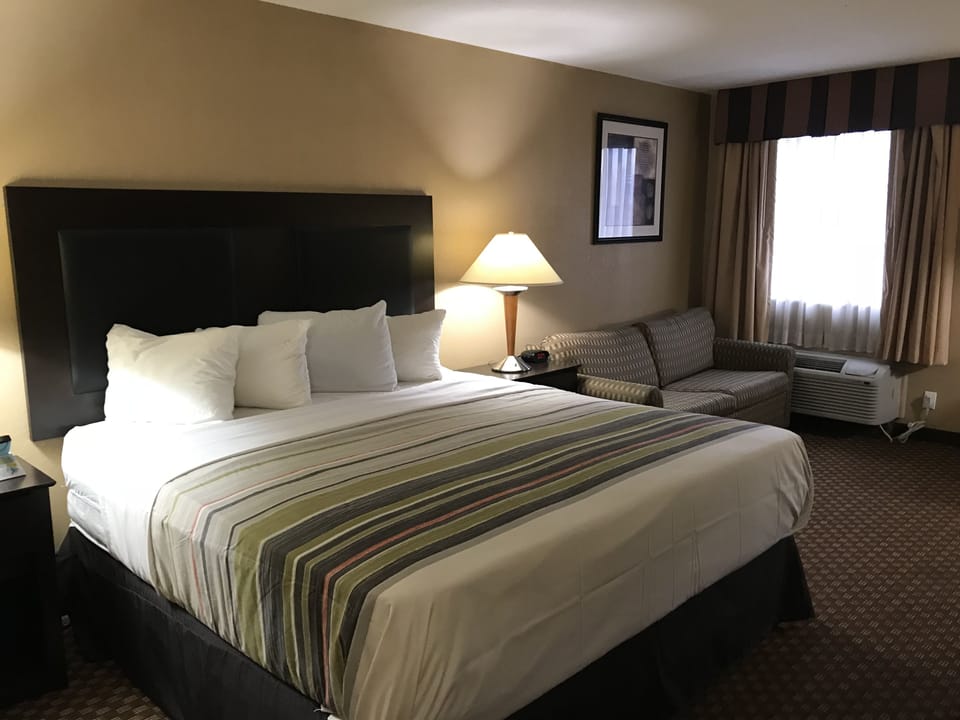 Egyptian cotton sheets, premium bedding, down comforters, pillowtop beds
