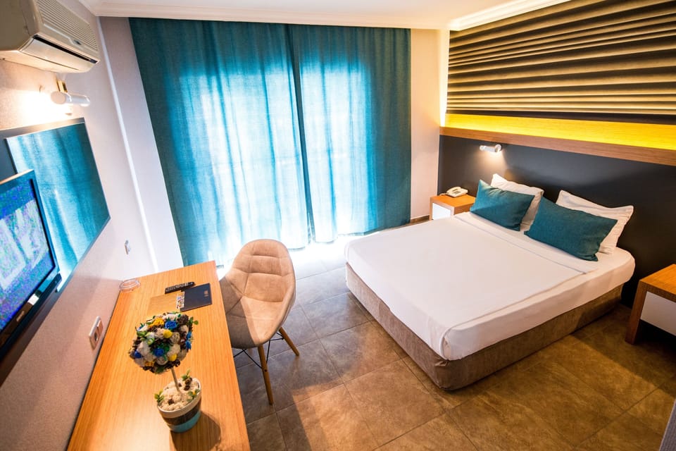 Egyptian cotton sheets, premium bedding, minibar, in-room safe