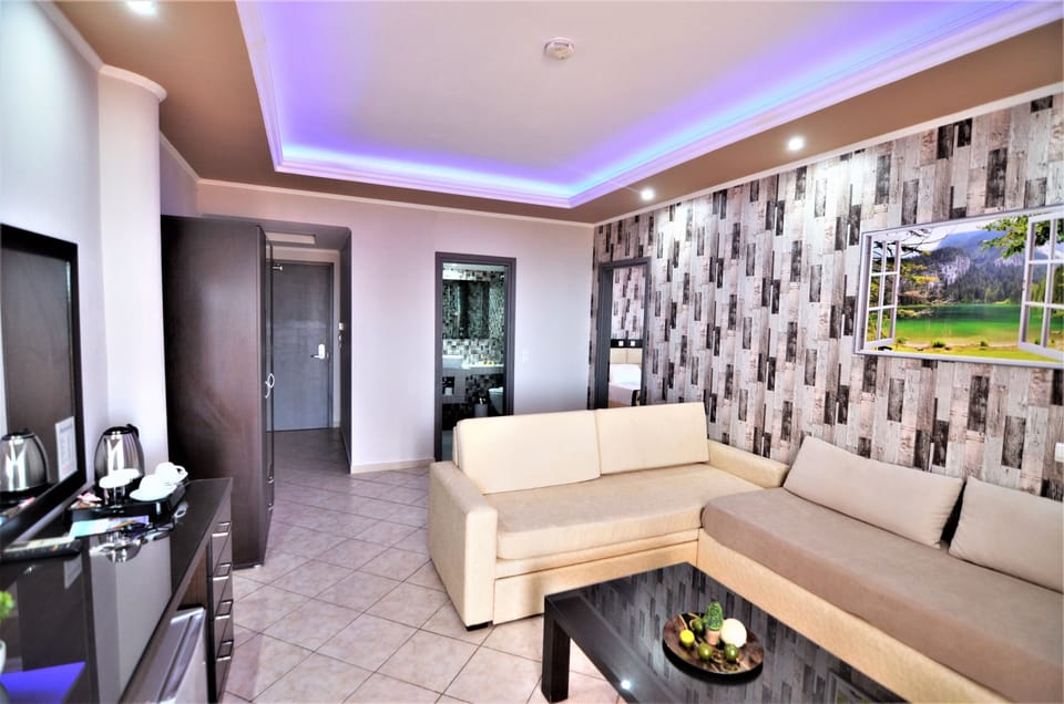 Superior Apartment, Sea View (Family) | Living room | Smart TV