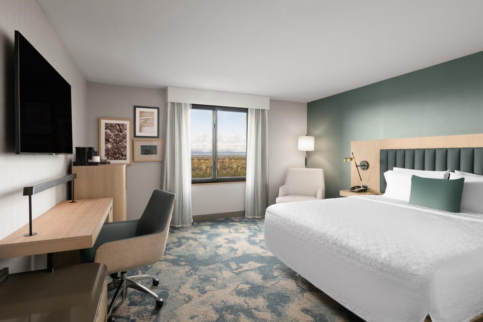 Standard Room, 1 King Bed | Desk, blackout drapes, soundproofing, iron/ironing board