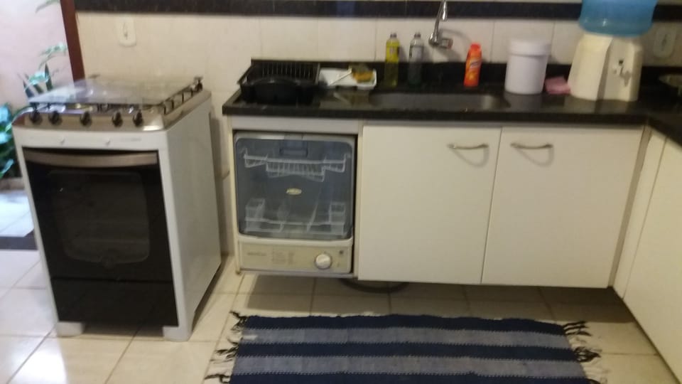 Family House, 4 Bedrooms | Private kitchen | Fridge, microwave, oven, stovetop