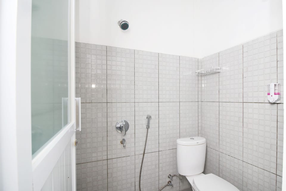 Shower, free toiletries