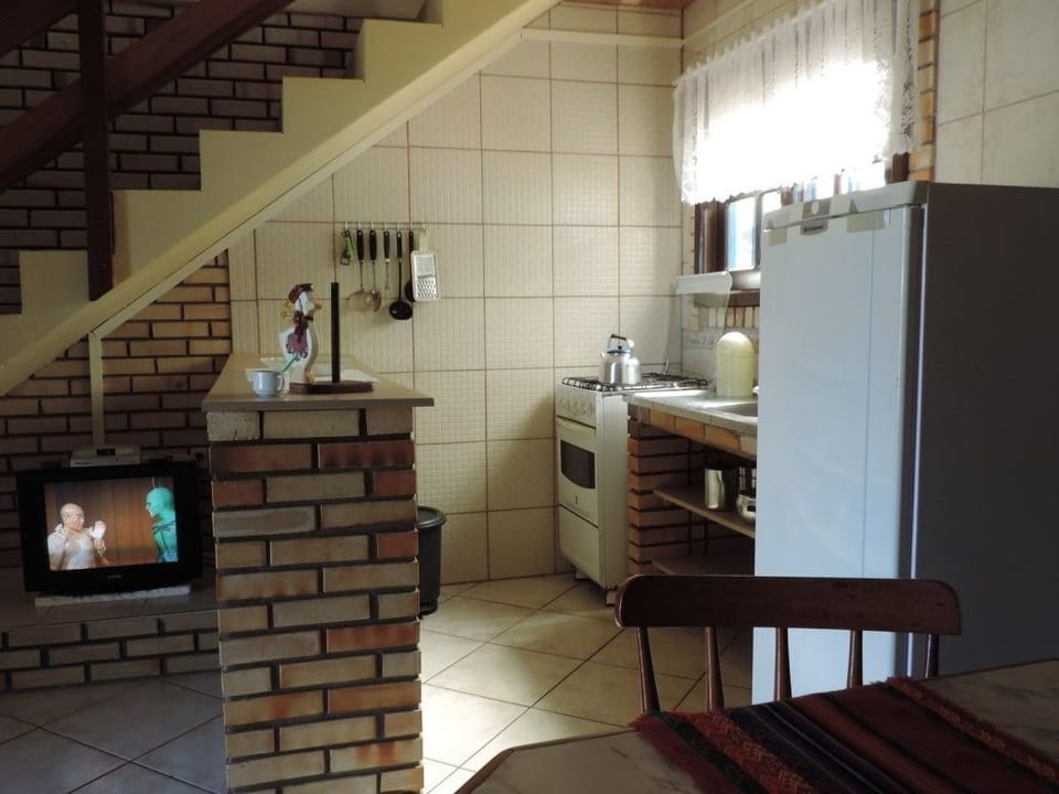 House | Private kitchenette | Fridge, oven, stovetop, cookware/dishes/utensils