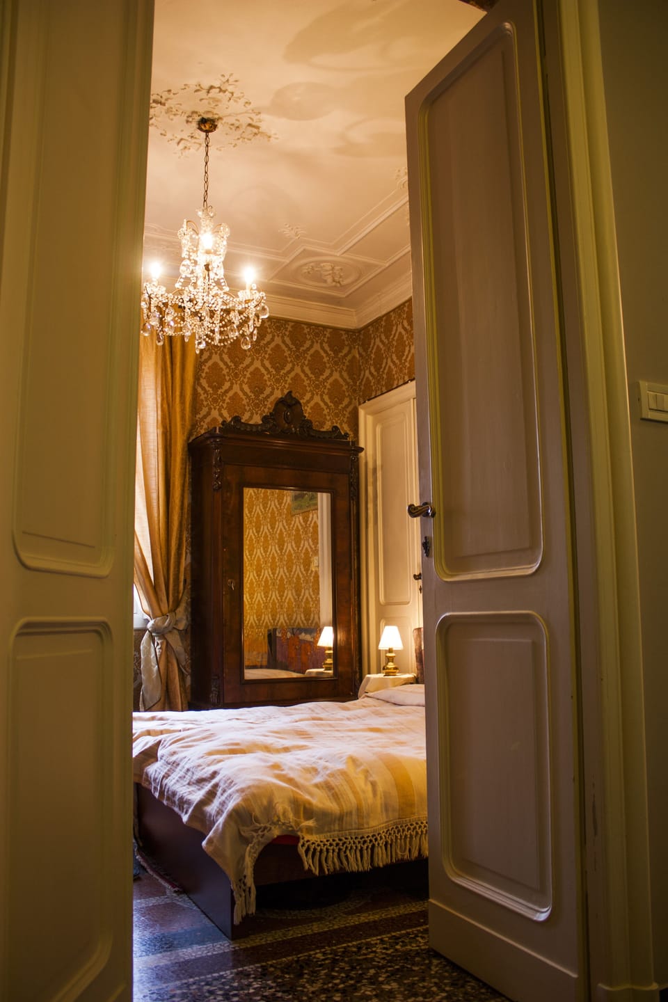 Triple Room, Shared Bathroom | Desk, free WiFi, bed sheets