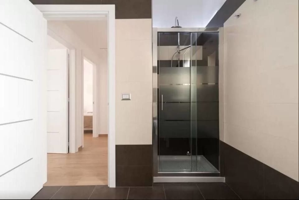 Superior Quadruple Room, 2 Bedrooms | Bathroom shower