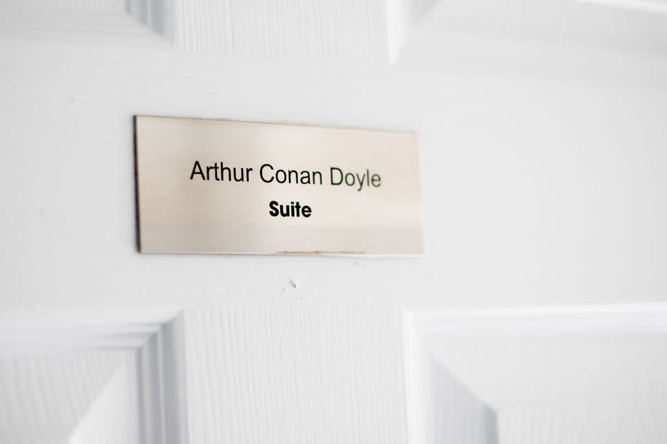 Suite, 2 Bedrooms (Arthur Conan Doyle) | Premium bedding, free WiFi, bed sheets