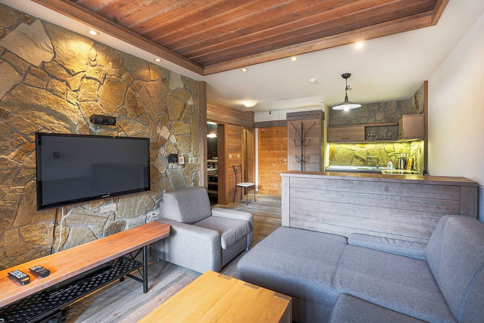 Apartment, 1 Bedroom, Mountain View (in Main Hotel Building) | Living area