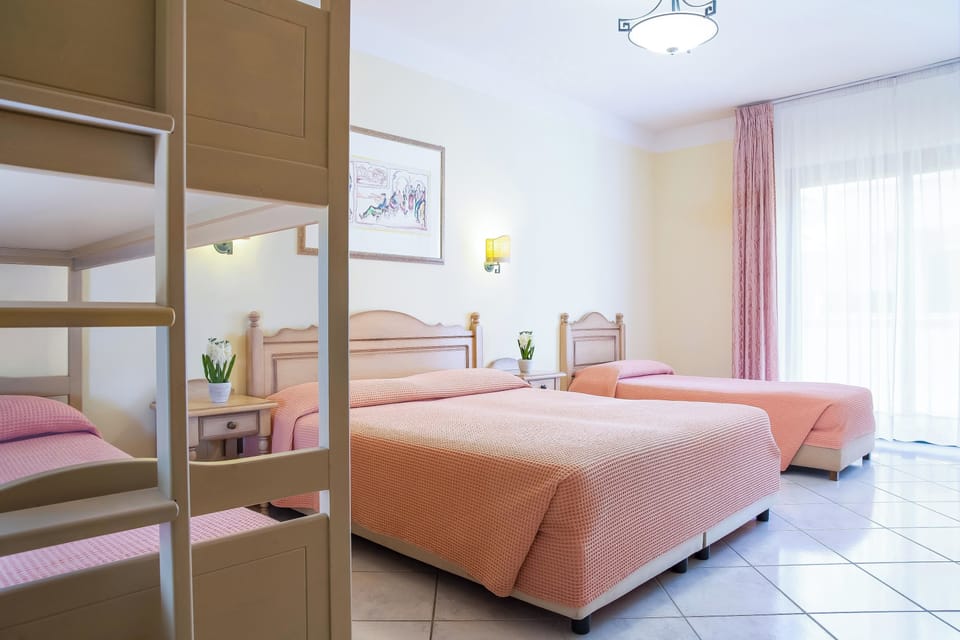 Family Room | Minibar, in-room safe, WiFi, alarm clocks
