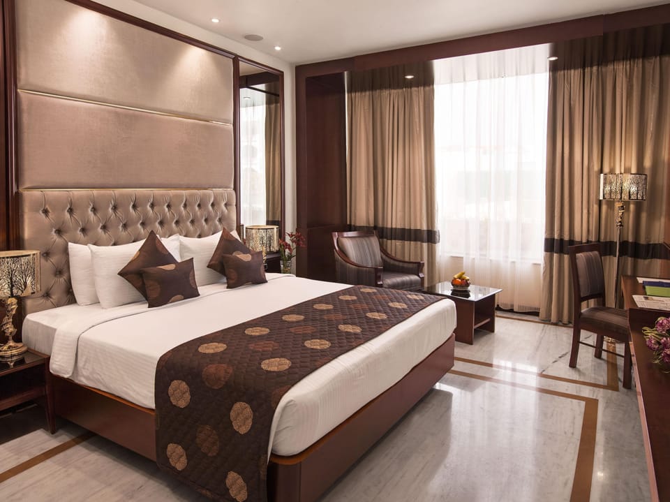 Superior Room | Minibar, in-room safe, desk, iron/ironing board