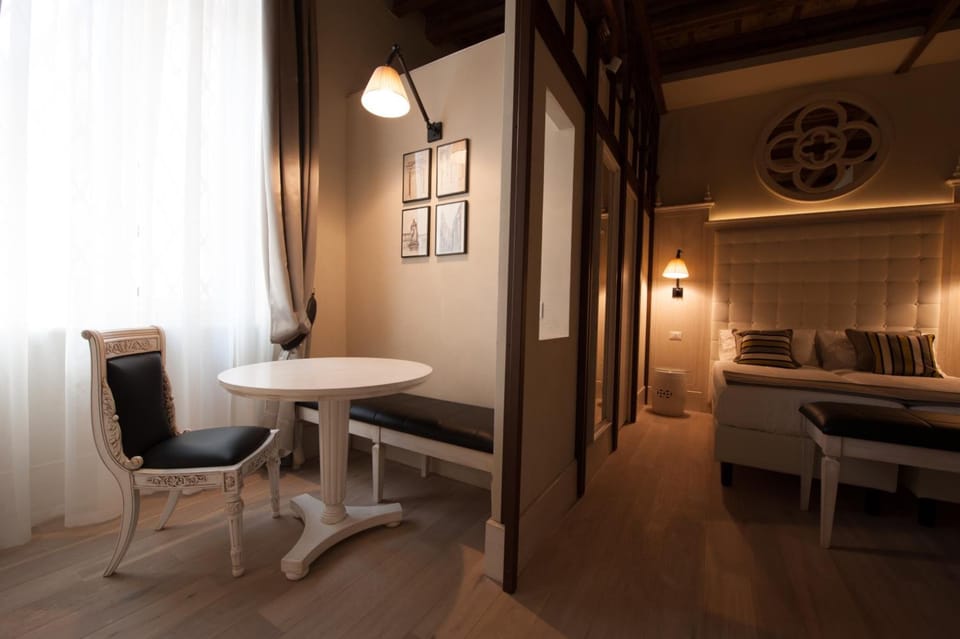 Premium bedding, down comforters, free minibar, in-room safe