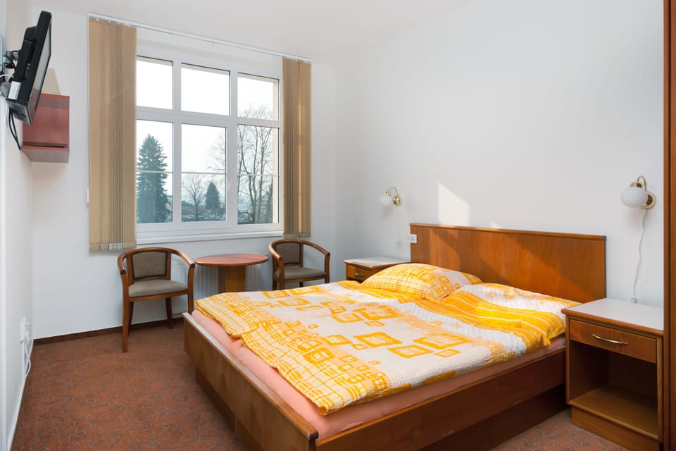 Comfort Double Room | In-room safe, desk, blackout drapes, free cribs/infant beds